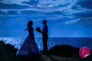 Hochzeitsfotograf Mallorca Bernhard Beise am Meer mit dem Brautpaarallorca
