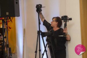 Regina Beise Mit Profie Videokamera In München